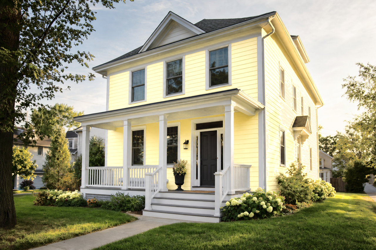 Lightning by Benjamin Moore on exterior